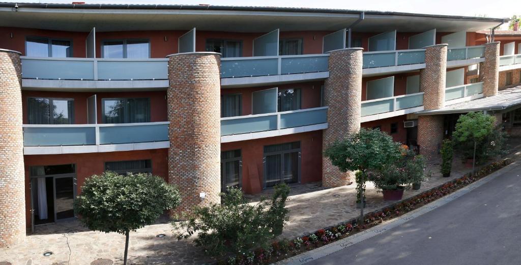 Hotel Pagony Wellness Nyíregyháza Exterior foto